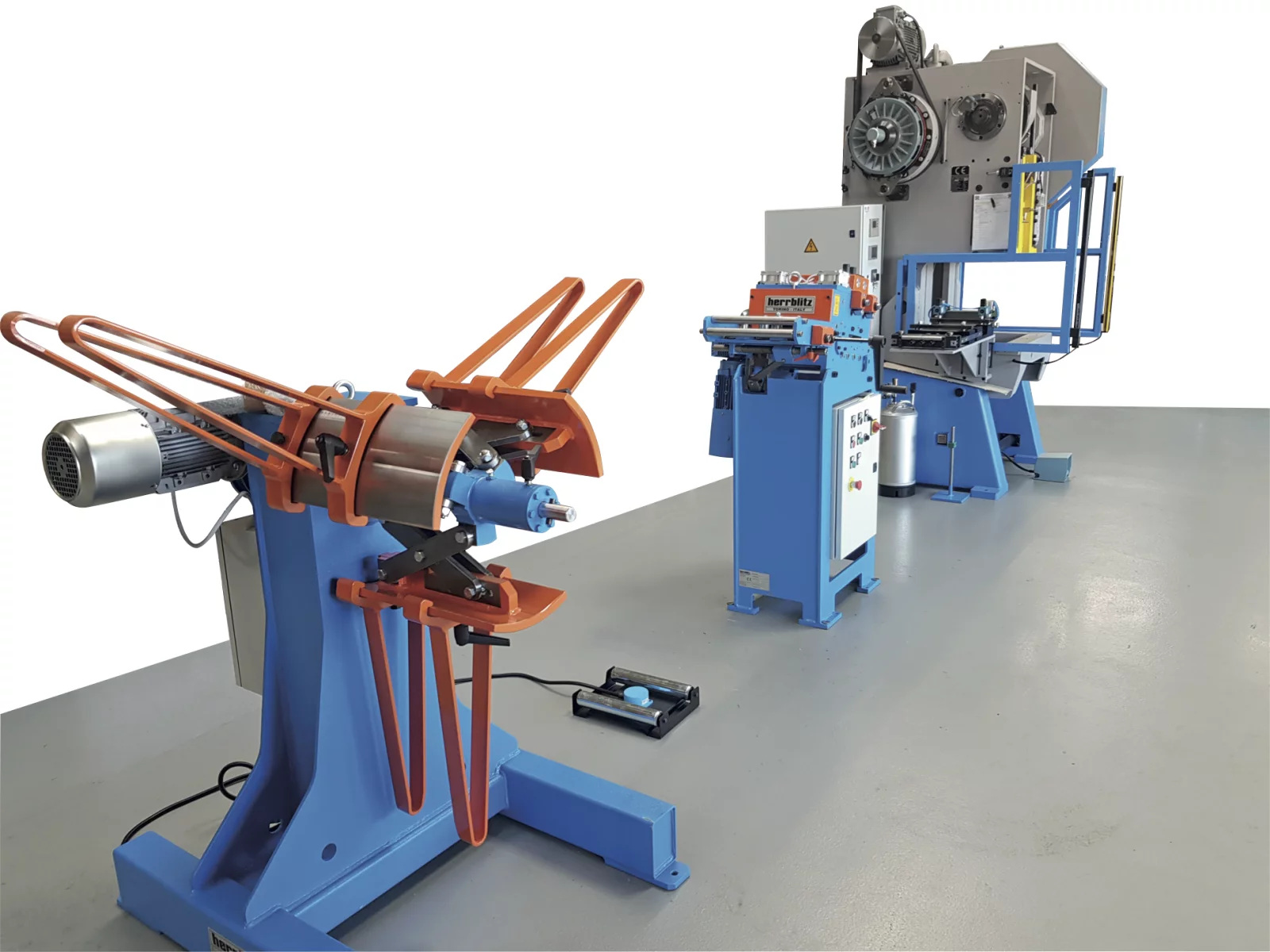 Unwinders, straighteners, feeders for production line presses
