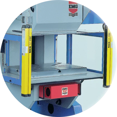 Safety light curtain for presses